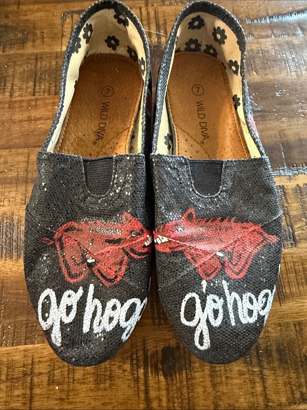 Hand-painted 7 Women’s Wild Diva Black Slip-On Red Arkansas Razorback Graphic